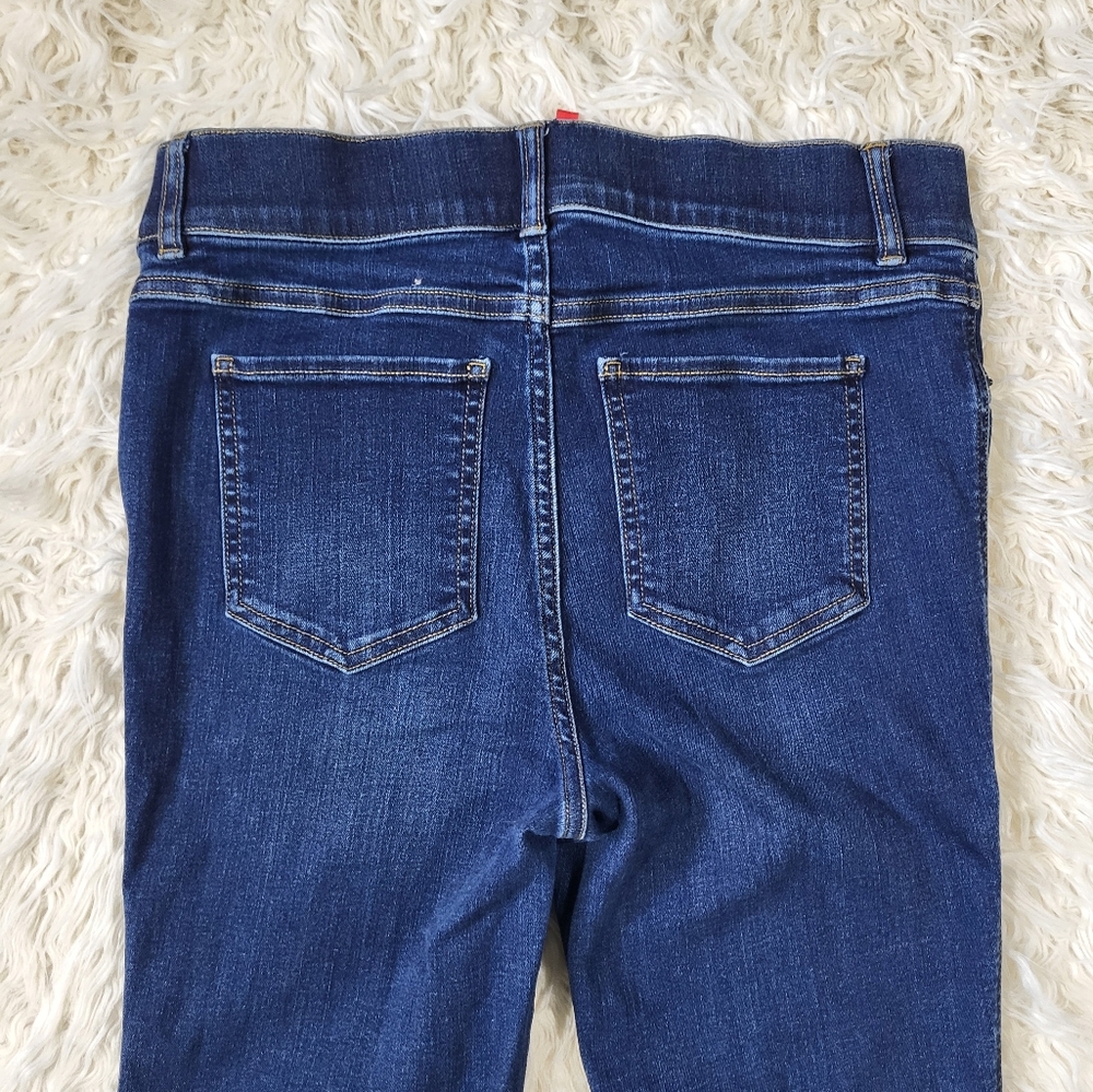 Spanx Flare Leg Pull On Jeans Size Medium Dark Wash - Picture 14 of 15